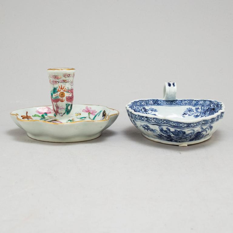 A blue and white saucer with a famille rose Canton candle holder, Qing dynasty, Qianlong and 19th century.