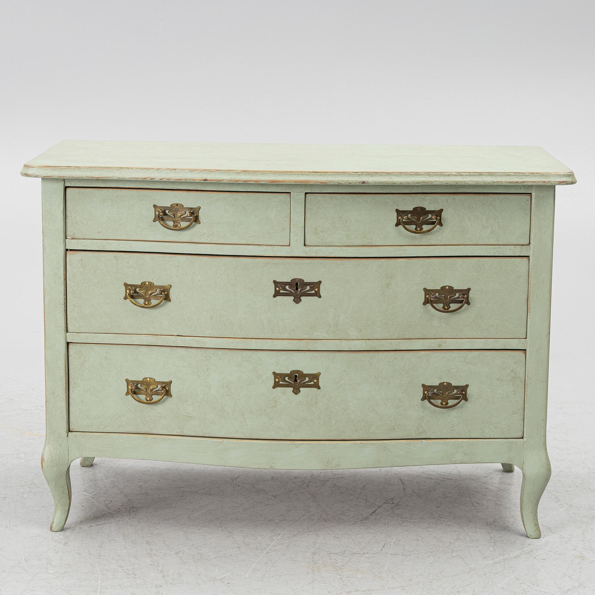 Chest of drawers, early 20th century.