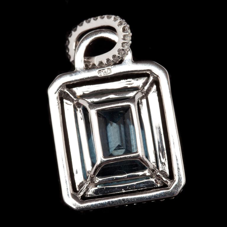 HÄNGE, 18k vitguld med fasettslipad akvamarin samt diamanter. Vikt c:a 6 g.