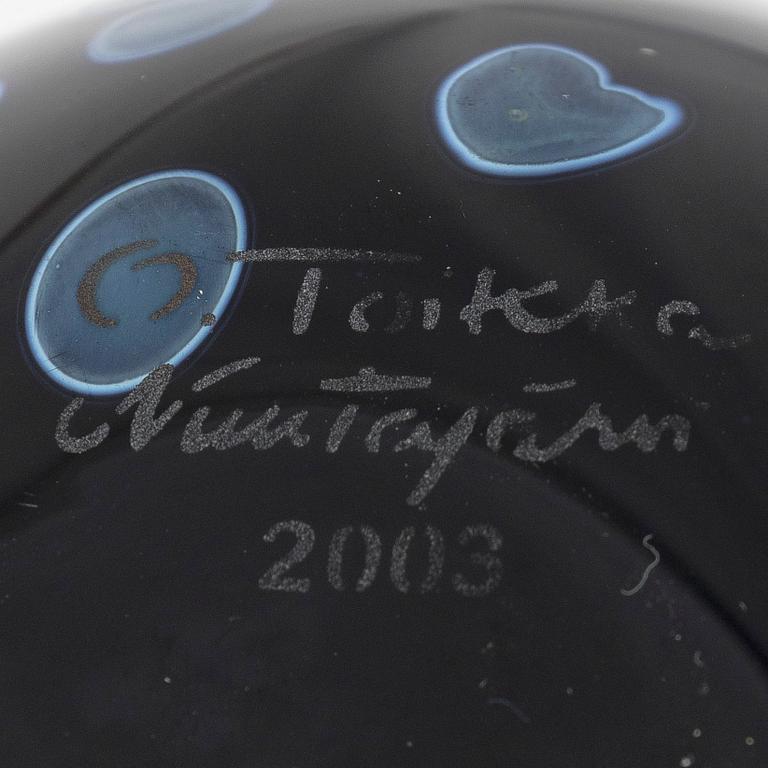 Oiva Toikka, glasfågel/ årsfågel 2003, signerad O. Toikka 2003. I original trälåda.