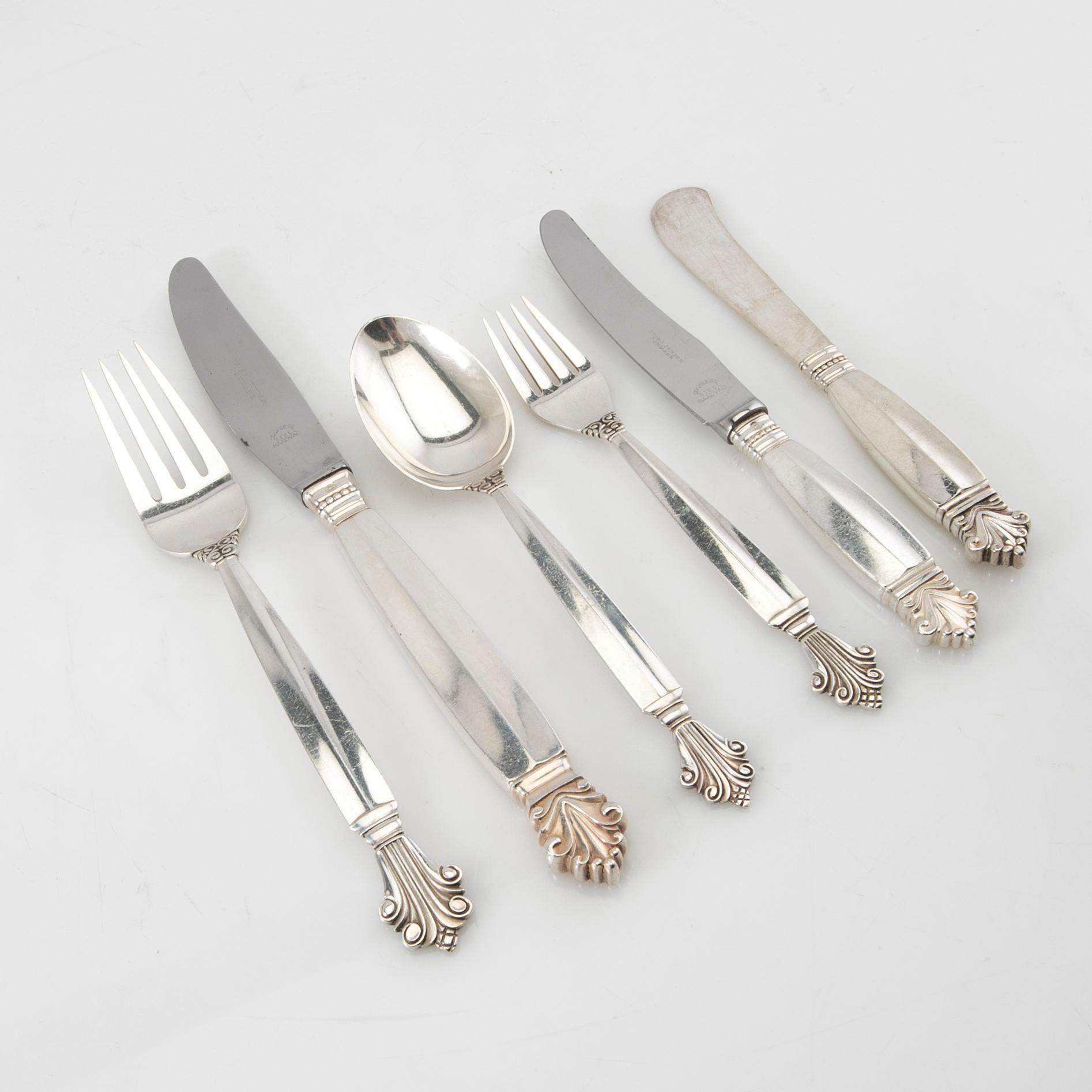 Johan Rohde, Bestick 107 dlr "Dronning/Acanthus" sterlingsilver, för Georg Jensen.