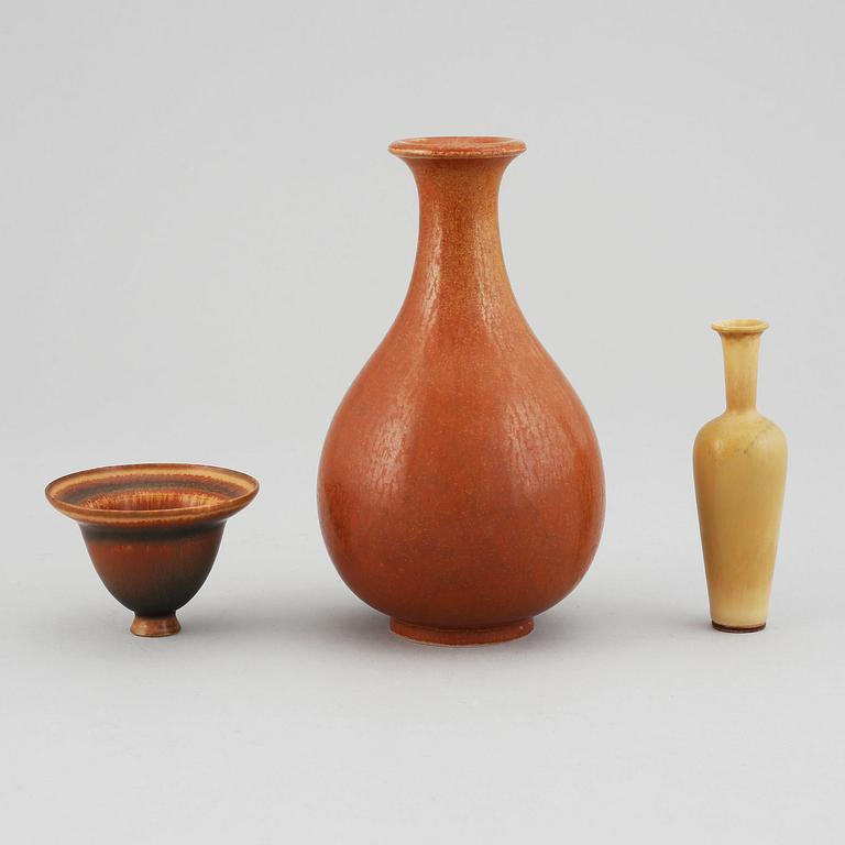 Three stoneware pieces. Vase Berndt Friberg, Gustavsberg. Bowl and vase Gunnar Nylund, Rörstrand.