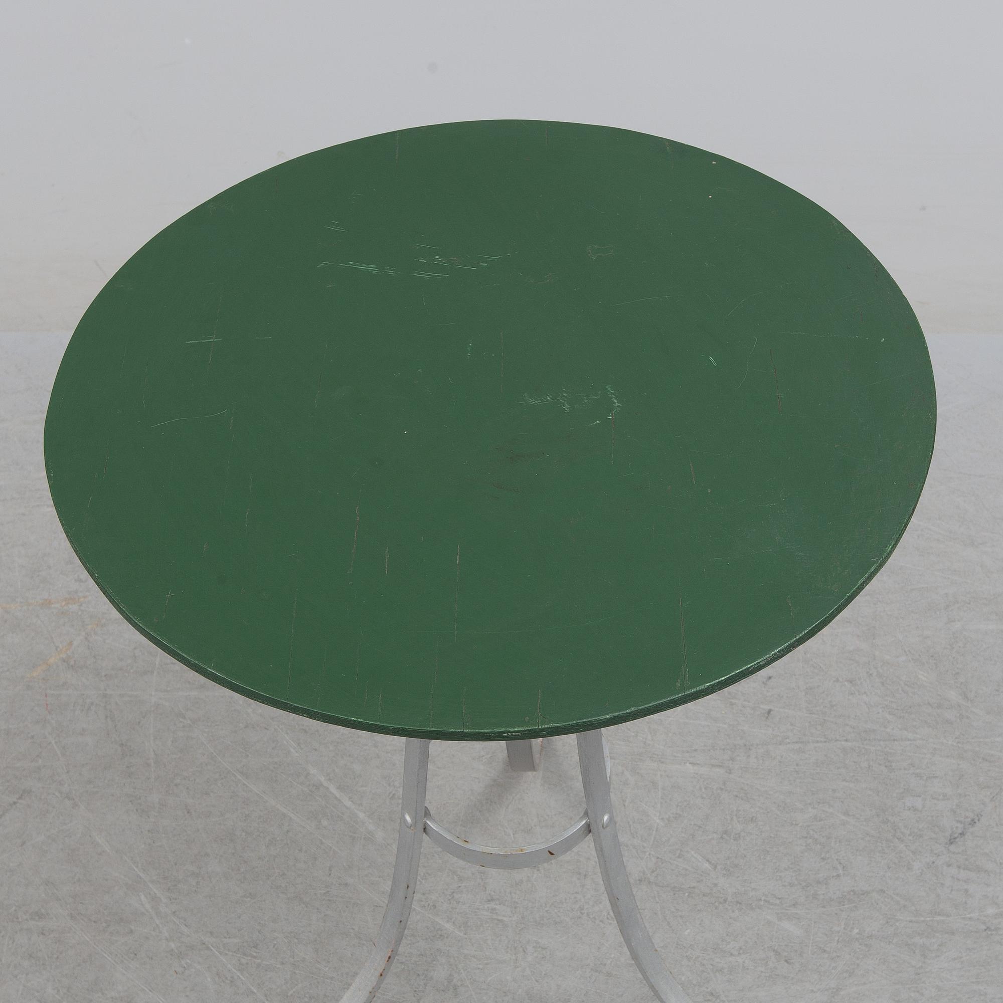 A garden table and four chairs, first half of the 20th century.