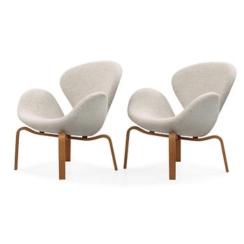 67. Arne Jacobsen, A pair of 'Swan' easy chairs, Fritz Hansen, Denmark 1966.