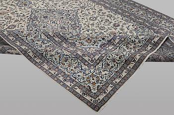 A carpet, Kashan, ca 355 x 247 cm.