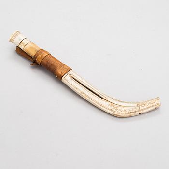 A sami knife / sami handicraft / duodji large leuku knife from Lapland, early 20th century.