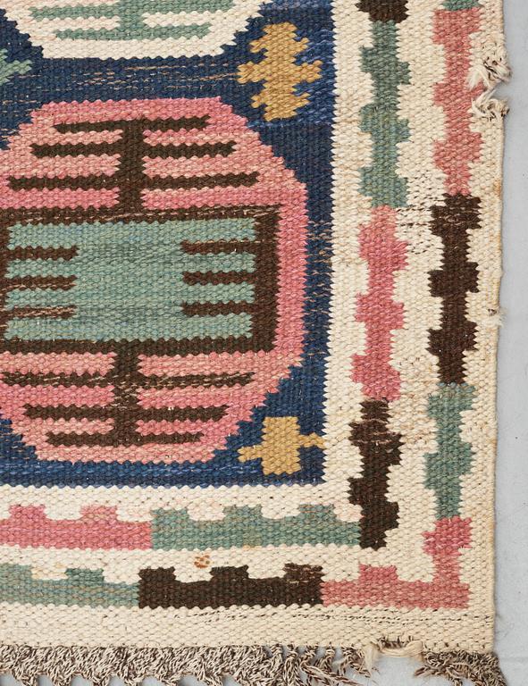 Märta Måås-Fjetterström, Matto, "Dukater", flat weave ca 394-401 x 249,5-251,5 cm, signed AB MMF.