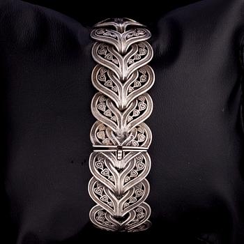 ARMBAND, 813 silver. Helsingfors. Vikt ca 34 g.