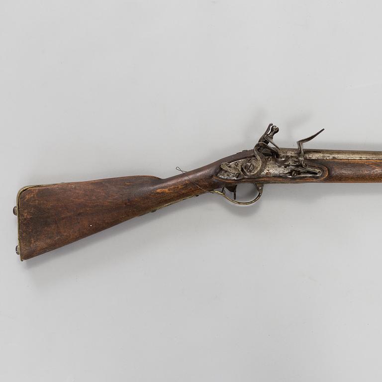 A FLINTLOCK GUN, 18th/19th century.