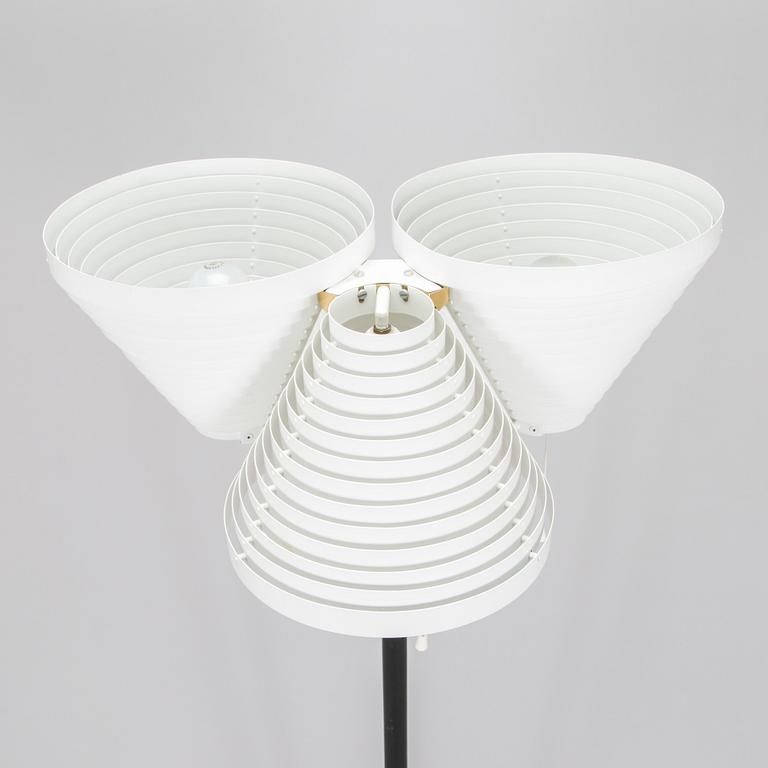Alvar Aalto, golvlampa modell A809, Valaisinpaja 1900-talets slut.