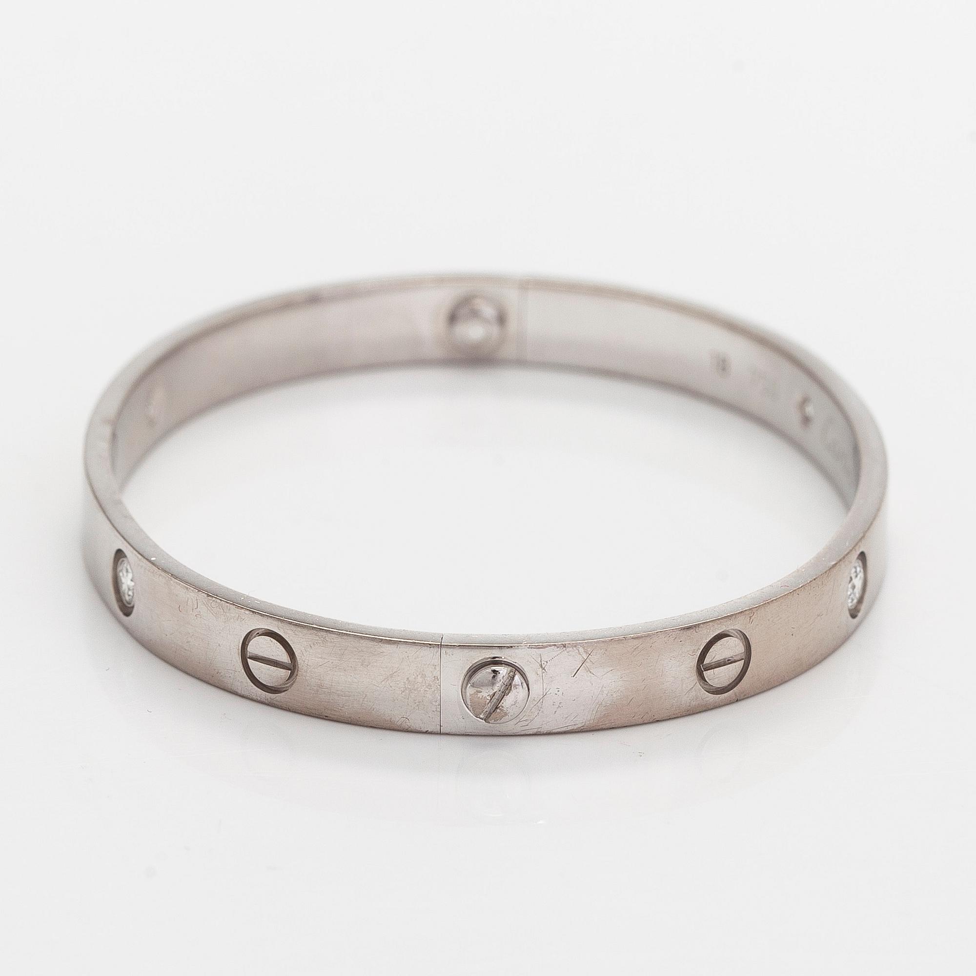 Cartier, rannekoru "Love", 18K valkokultaa, briljanttihiottuja timantteja.
