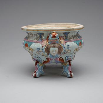 A rare large, finely painted tureen with cover and stand, Qing dynasty, Qianlong (1736-95).