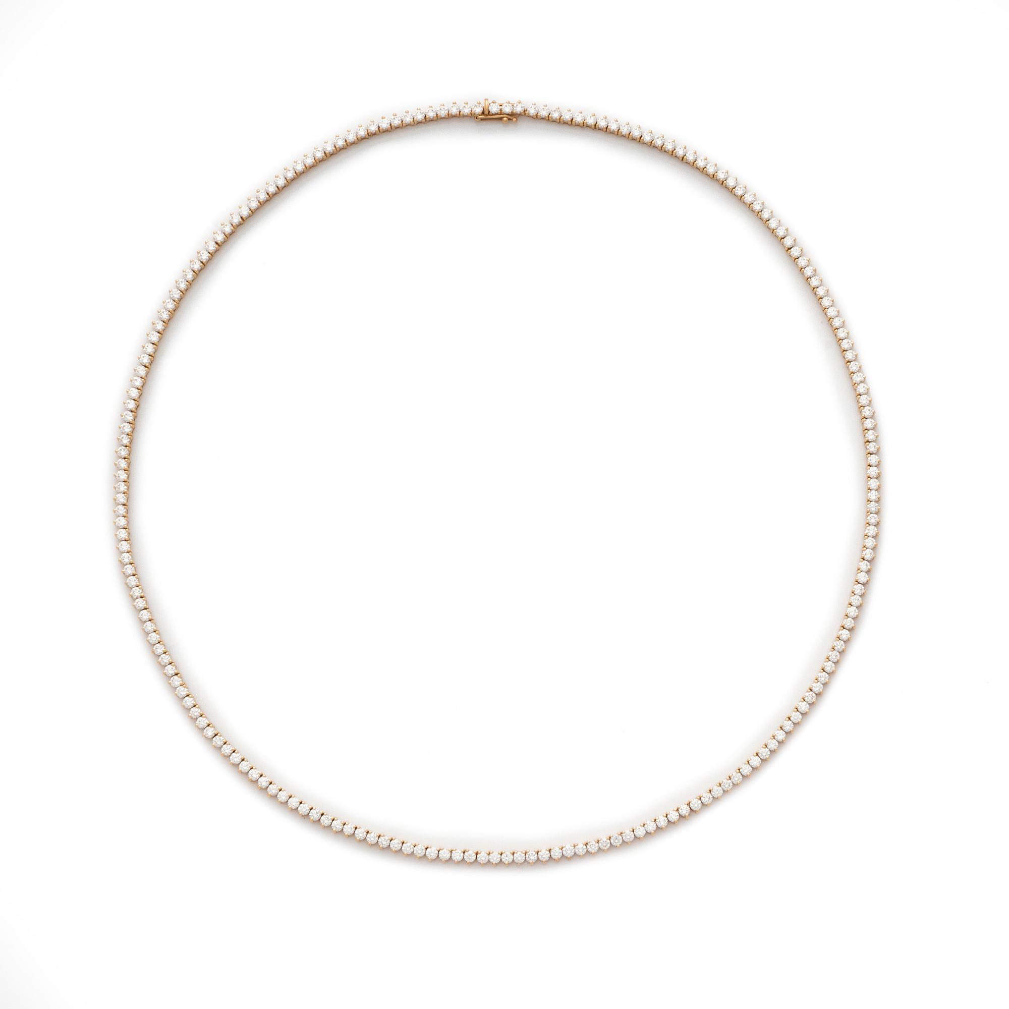 An 18K gold rivière necklace set with round brilliant-cut diamonds.