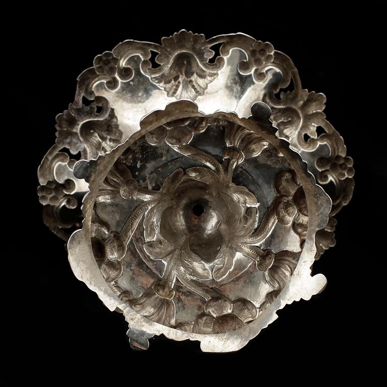 KAKFAT på FOT, silver, Otto Wilhelm Kjellberg, Västerås 1880. Vikt ca 217 gram.