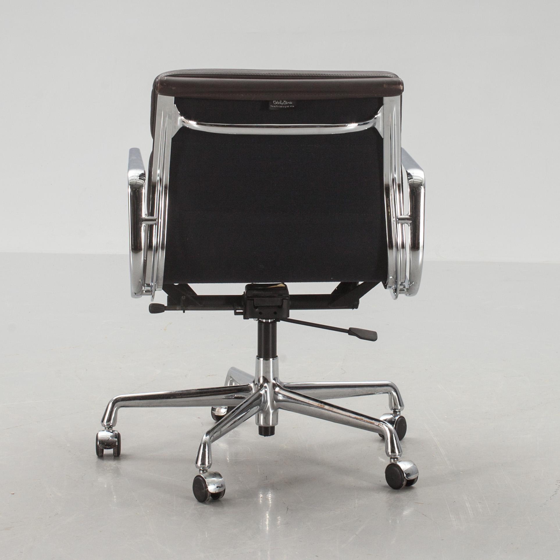 SKRIVBORDSSTOL, "Softpad/EA217", Charles & Ray Eames, Vitra, märkta.