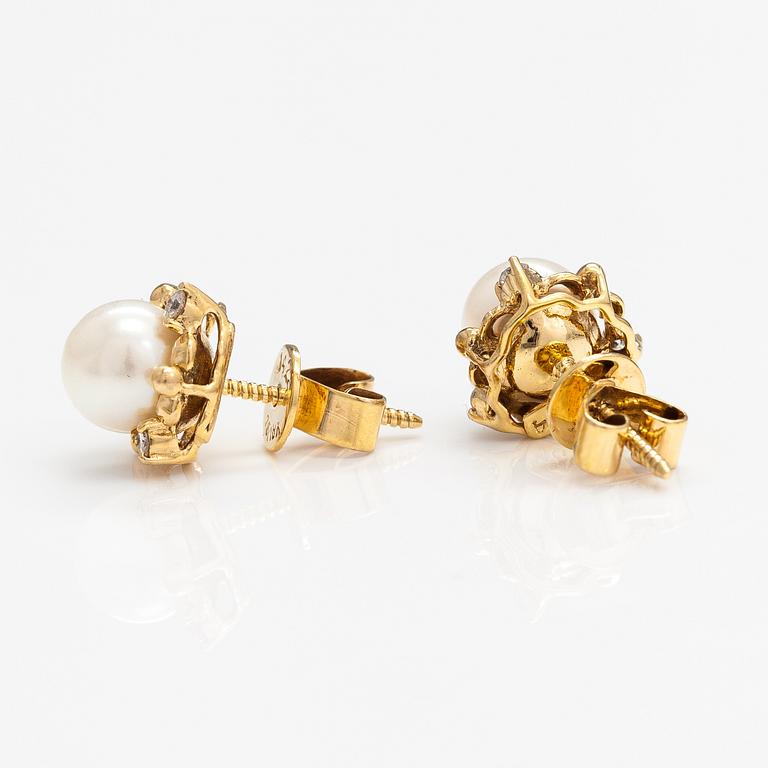 Örhängen, 18K guld, oldade pärlor, diamanter ca 0.09 ct tot.
