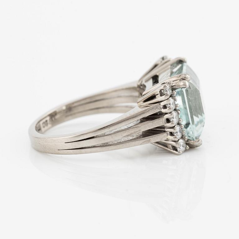 Ring, 18K vitguld med akvamarin och briljantslipade diamanter.