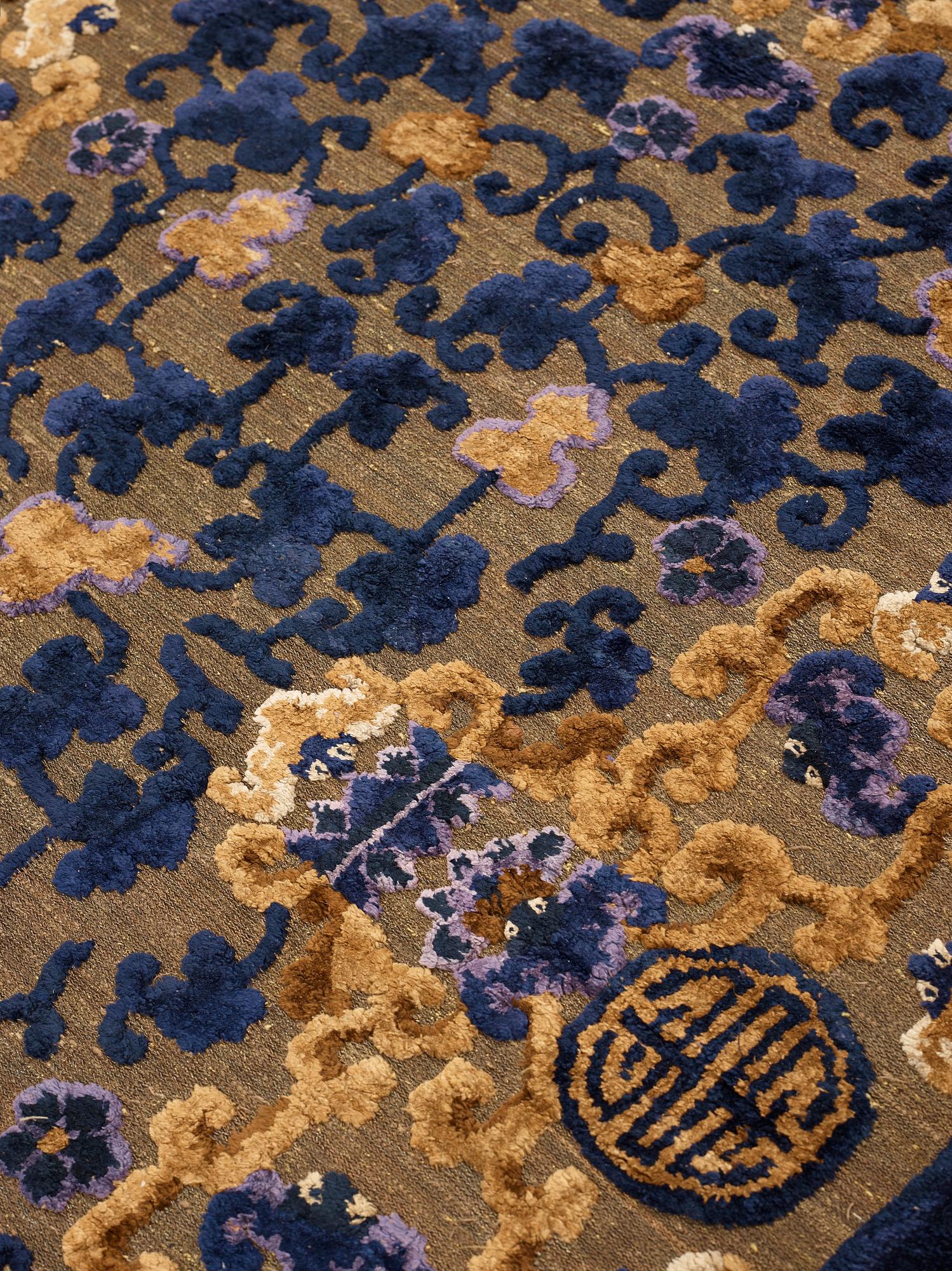 CARPET. Antique silk China relief. 212 x 125 cm. Late Qing dynasty (1644–1911).
