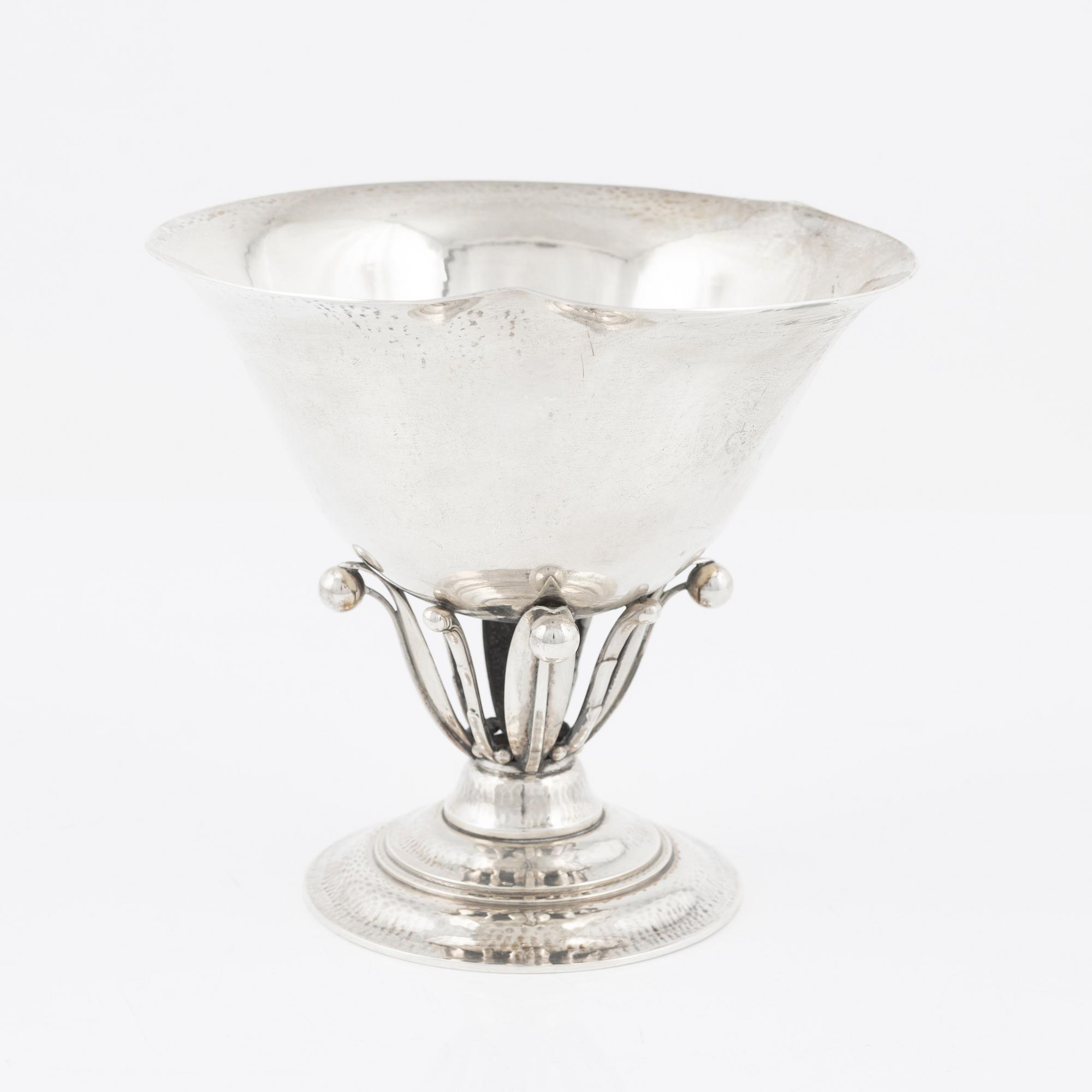 Johan Rohde, skål, sterling silver, modell 17B, Firma Georg Jensen, Köpenhamn 1925-32.