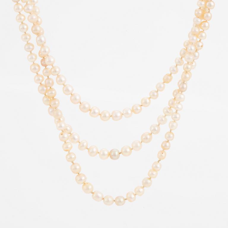 Three strand pearl necklace, clasp with cabochon cut sapphire.