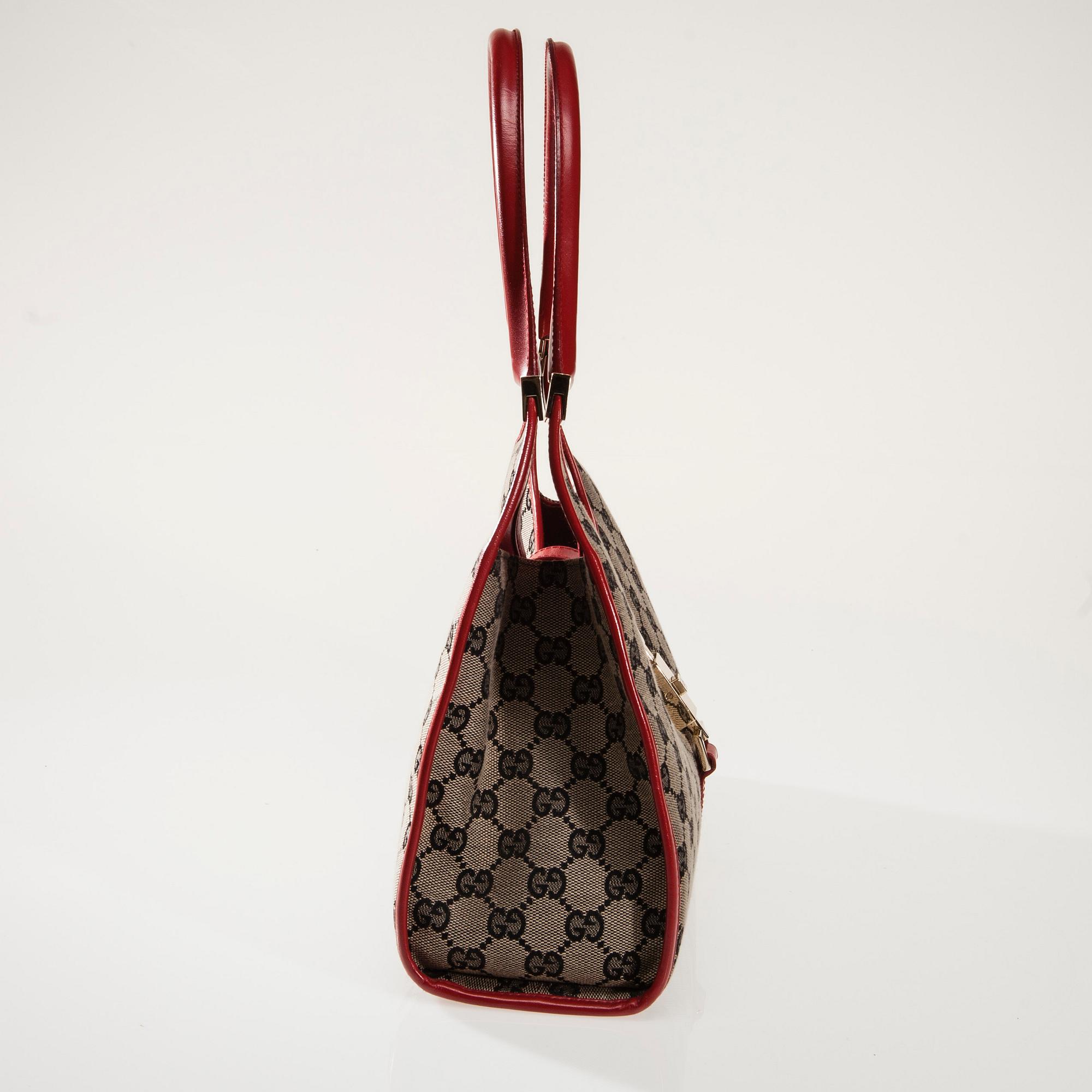 LAUKKU, Gucci.