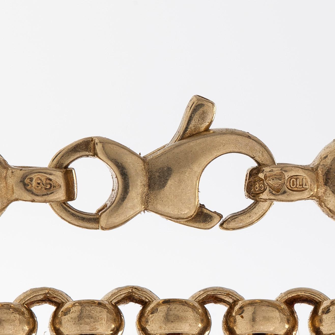 Necklace in 14K gold, with a pendant in the shape of a scarab.