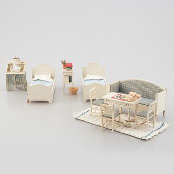 Dollhouse furniture, 9 pieces and accessories, Berit Bergström, Nolbyn, Värmland Craft, 1940s/50s.