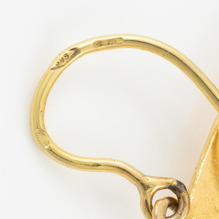 Earrings 14K gold with coral.