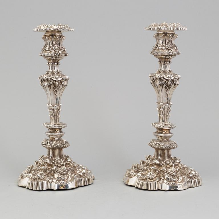 A pair of silver candlesticks Georg IV, Sheffield, 1821, J Ellis & Co.