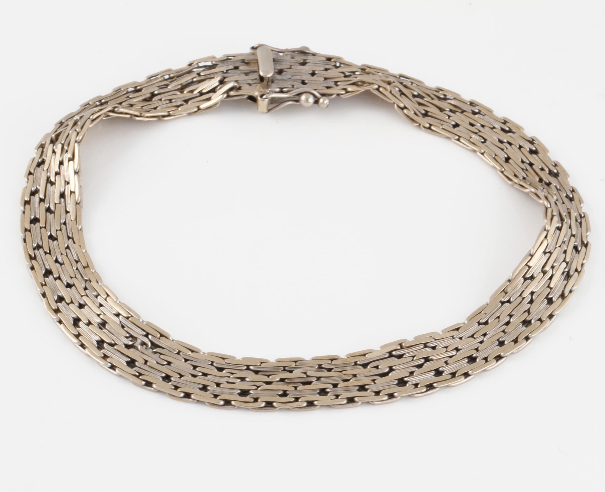 ARMBAND.