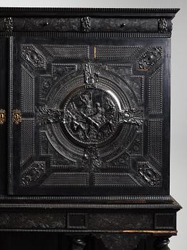 Det Bondeska Skåpet, sannolikt Paris, 1600- samt 1800-tal, Louis XIV och Louis XIV-stil.