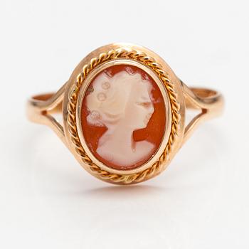 Two brooches and a ring, 14K and 18K gold and sea shell cameos.
