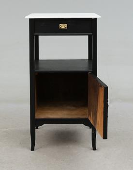 SÄNGBORD, 1900-talets första hälft.