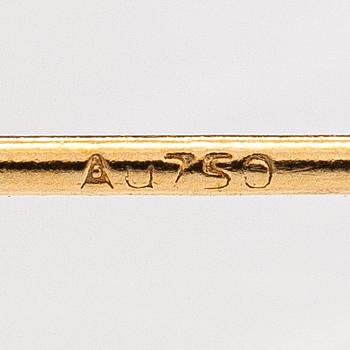 A pair of 18K gold earrings with cultured pearls.