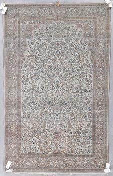 MATTA, semiantik silke Keshan. Ca 206x128 cm.