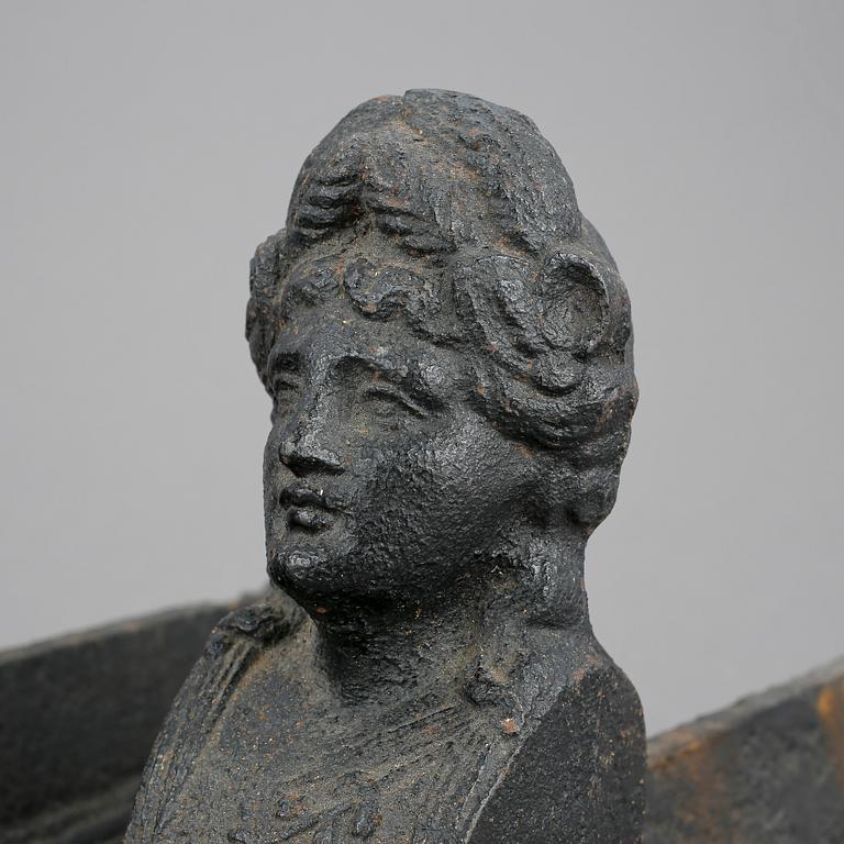 ELDHUNDAR, ett par, empirestil, 1900-tal.