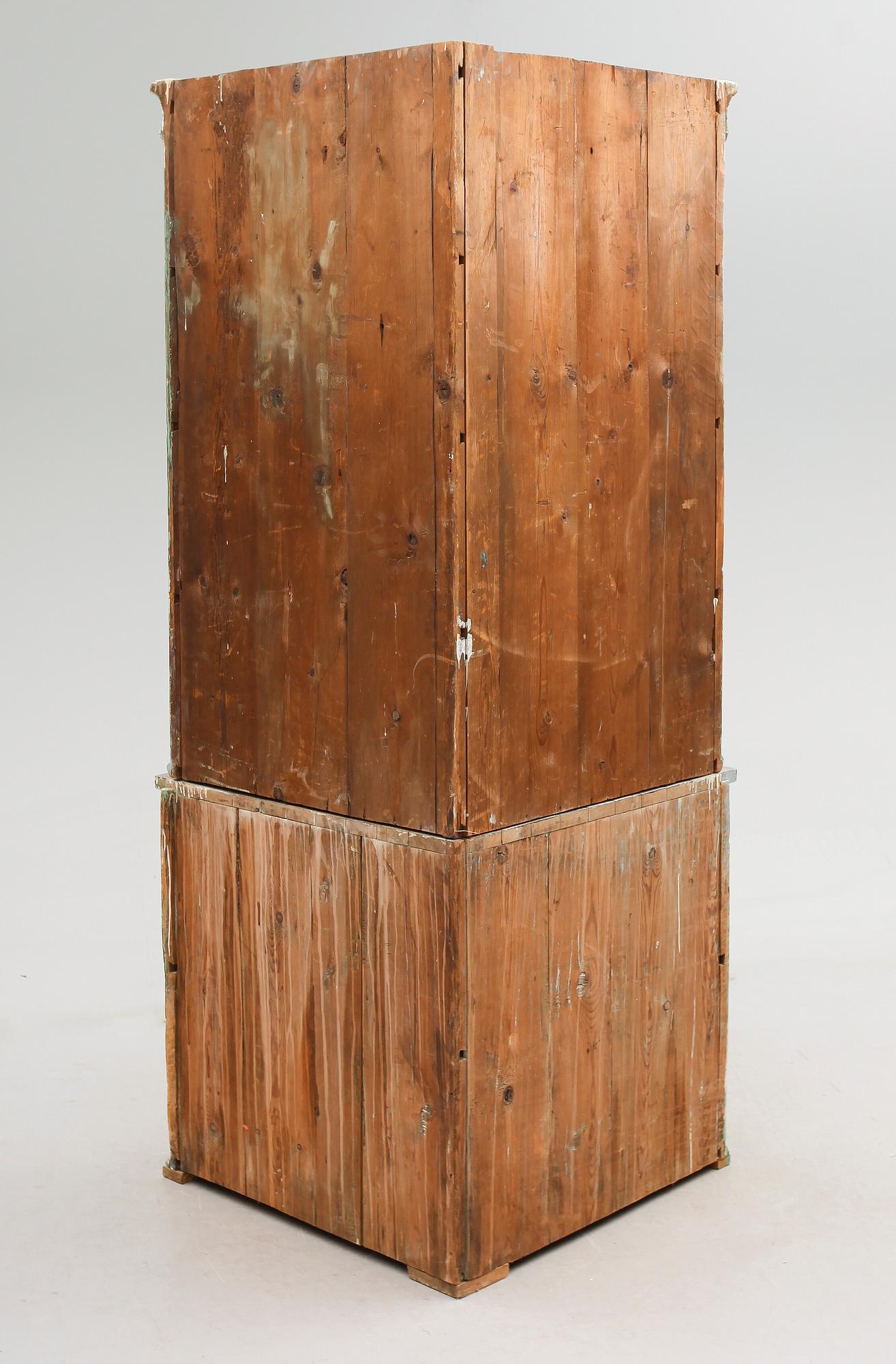 HÖRNSKÅP, 1800-talets första hälft.