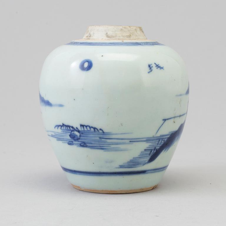 A blue and white miniture jar, Qing dynasty, 18th Century.