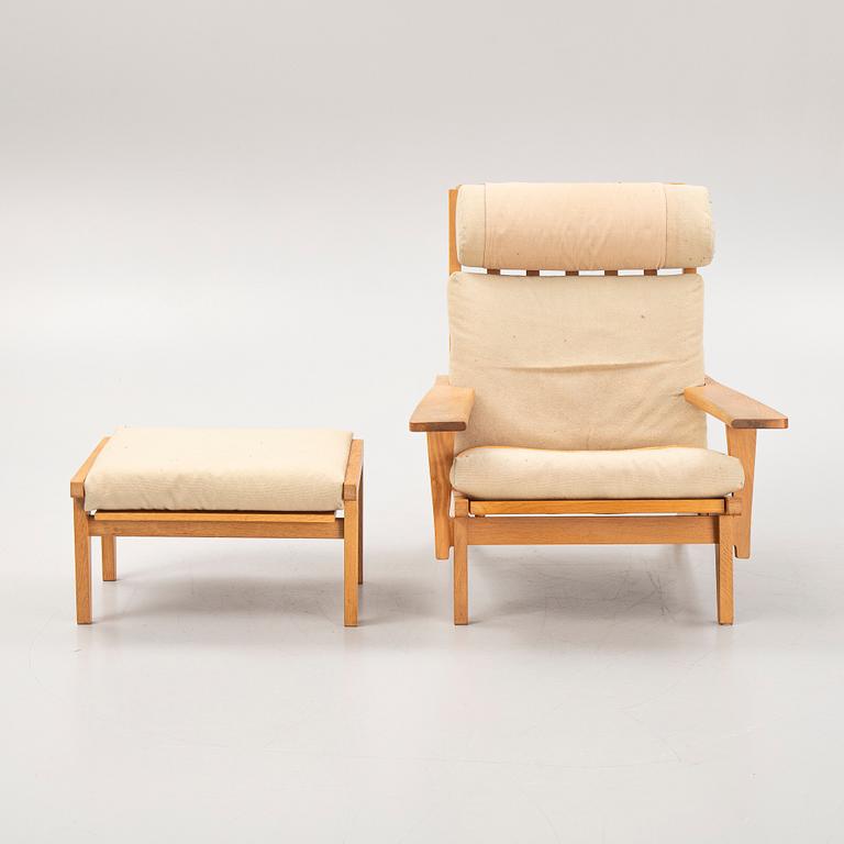 Hans J. Wegner, fåtölj med fotpall, "GE375", Getama, Danmark, 1970-tal.