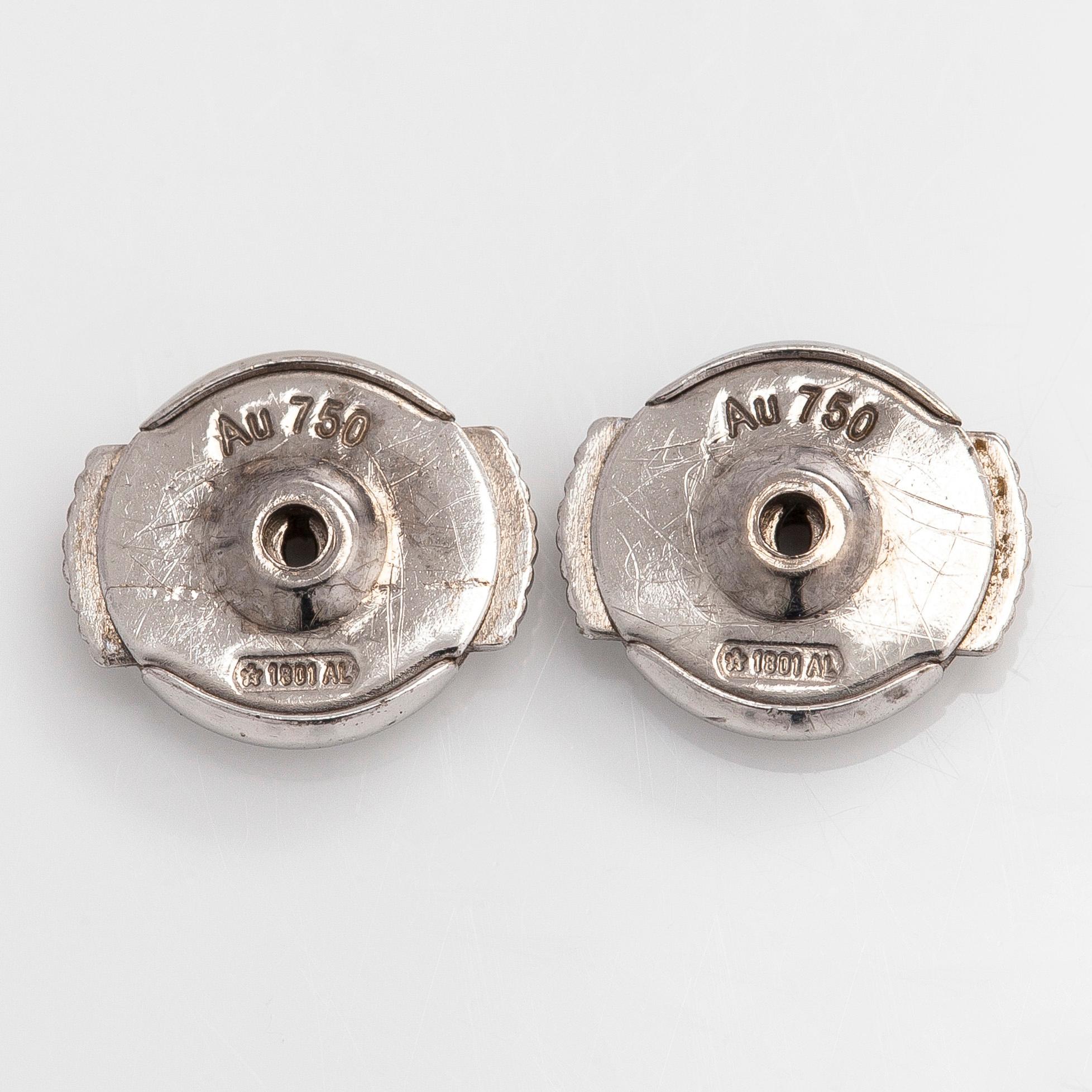 Korvakorut, yksikiviset, 18K valkokultaa ja briljanttihiottuja timantteja yht. 2.04 ct.