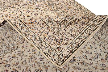 A Kashan carpet, c. 355 x 242 cm.