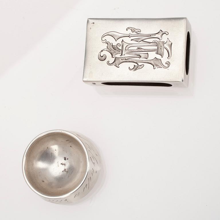 SALTKAR samt TÄNDSTICKSASK, silver, Kostroma resp. Moskva, Ryssland 1908-1926. Silvervikt 50 g.