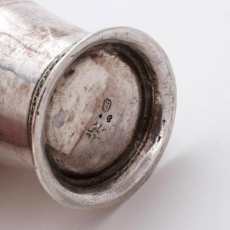 BÄGARE, silver, Lars Beckman, Örebro  (verksam 1712-1748). Vikt 75 gram.