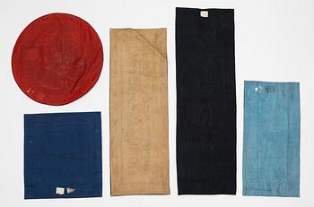 Sidenpaneler, fem stycken, Kina, omkring 1900.