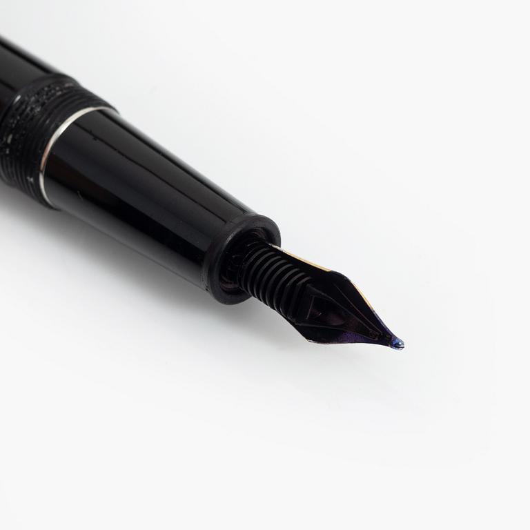 Monblanc, a 'Meisterstück Pix' fountain pen.