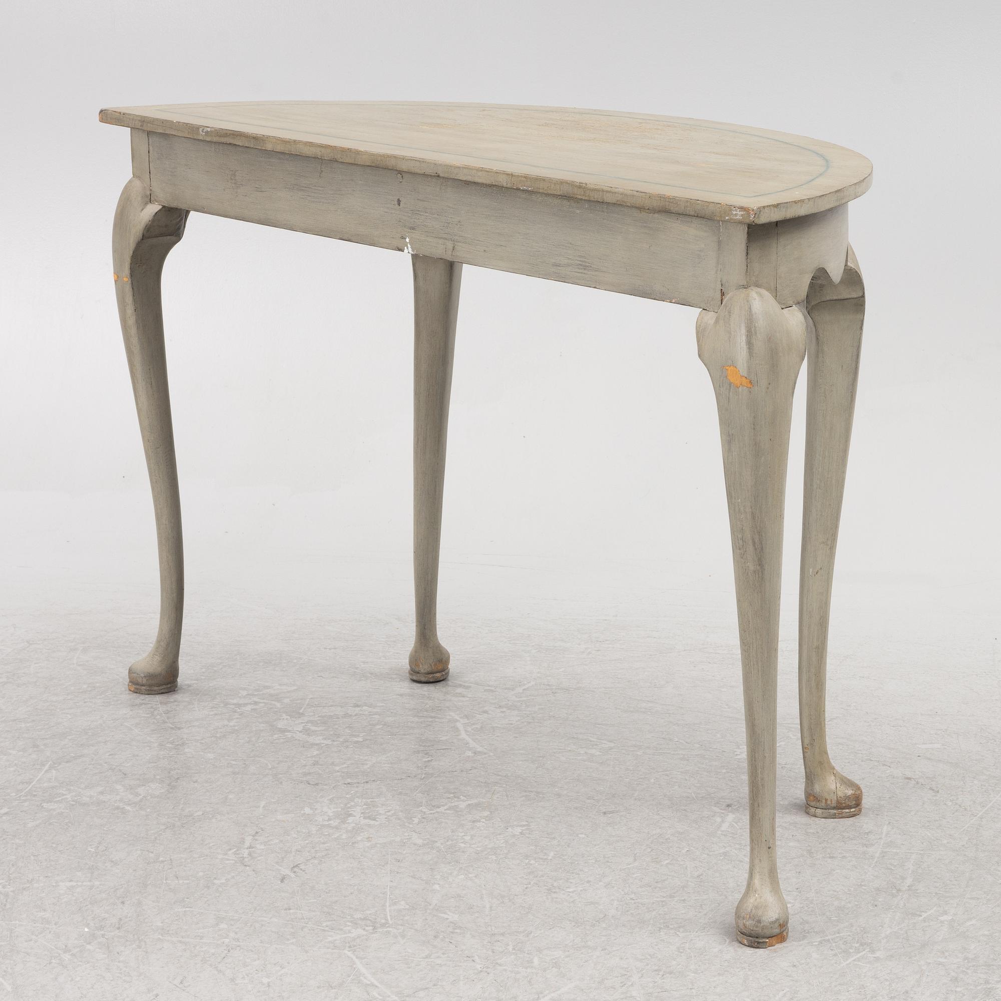 Halvmånebord, sent 1800-tal. Senbarockstil.