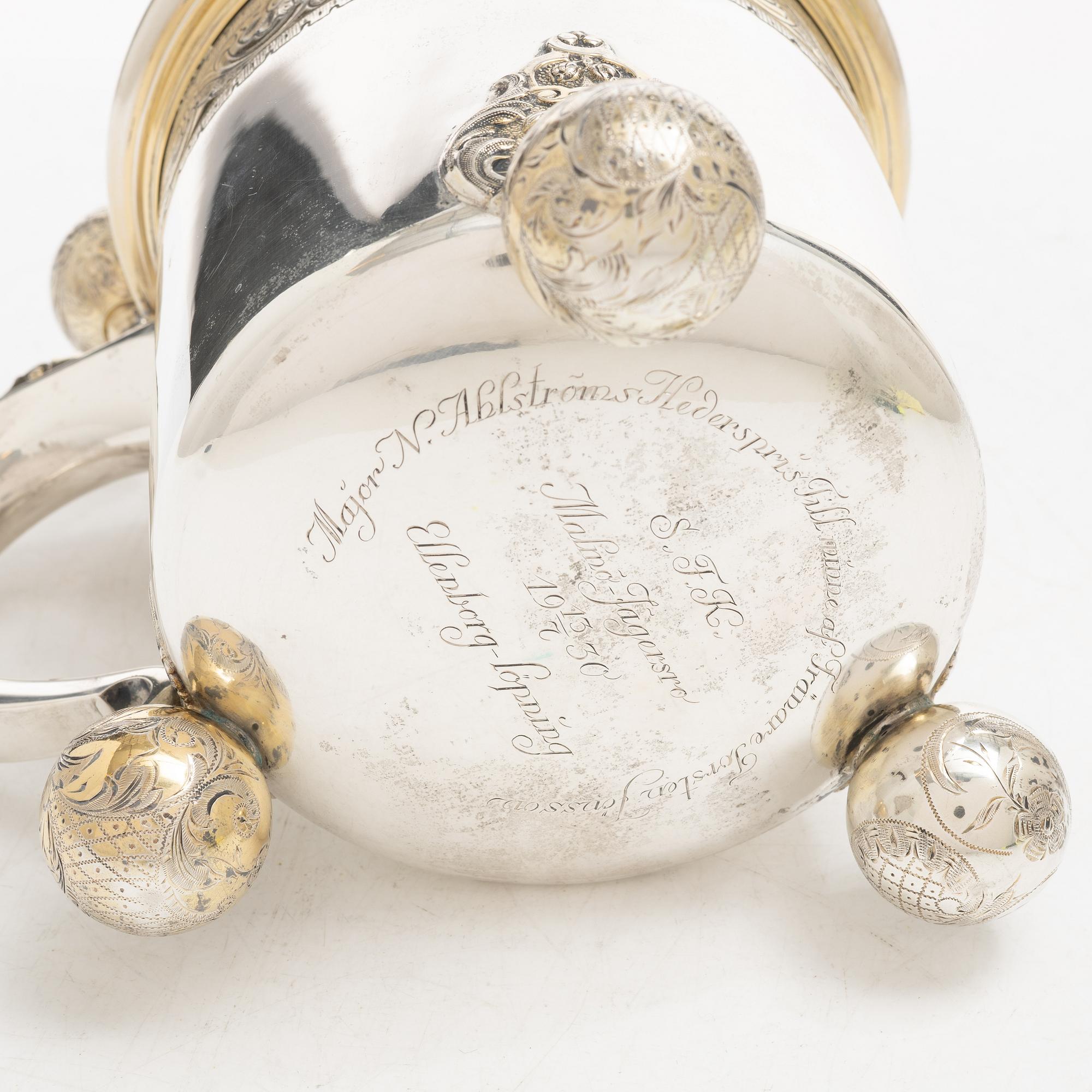 C.G. Hallberg, Dryckeskanna, silver, Stockholm 1928.