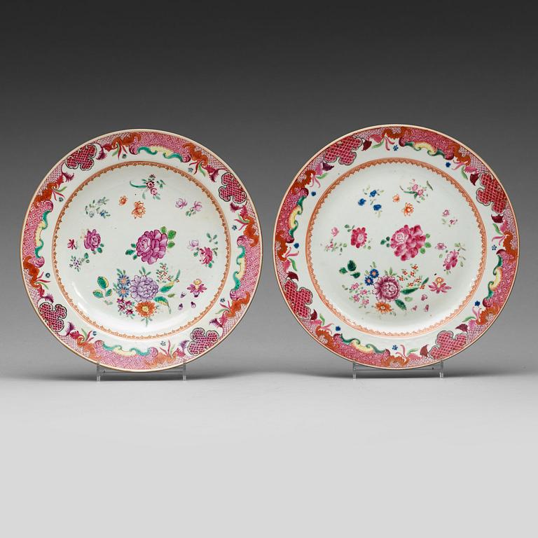 A set of seventeen famille rose plates, Qing dynasty, Qianlong (1736-1795).