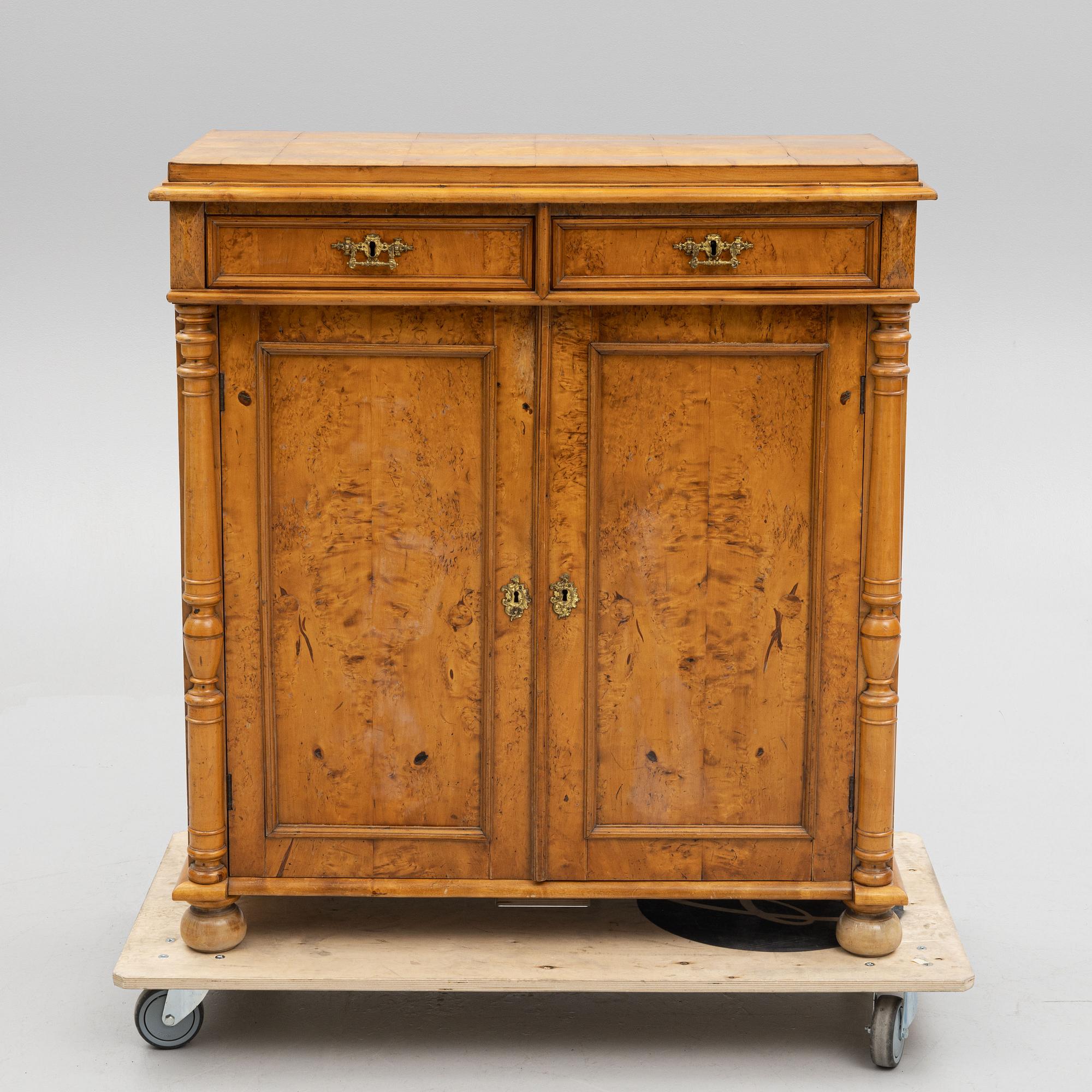 Skänk, nyrenässans, sent 1800-tal.