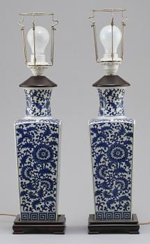 BORDSLAMPOR, ett par, 1900-talets andra hälft.